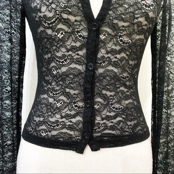 Nwot LIONESS LA MESA BLACK LACE LONG SLEEVE BUTTON FRONT CROPPED BLOUSE - Picture 6 of 10